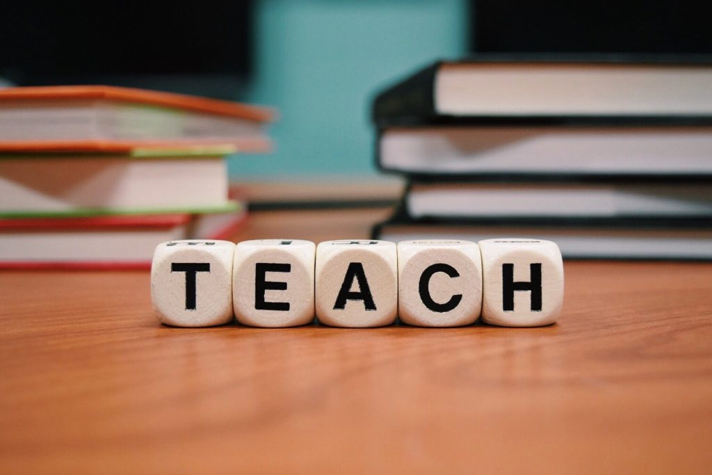 Teach © Pixabay 2020 Foto: Wokandapix