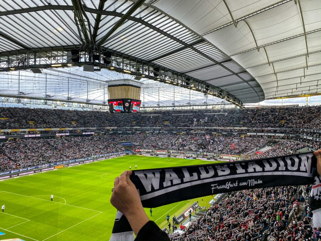 FuG – Zeitschrift für Fußball und Gesellschaft 1-2023: Krise? Welche Krise? Eine Analyse von Krisenwahrnehmung und -verhalten von Fans des deutschen Fußballsports