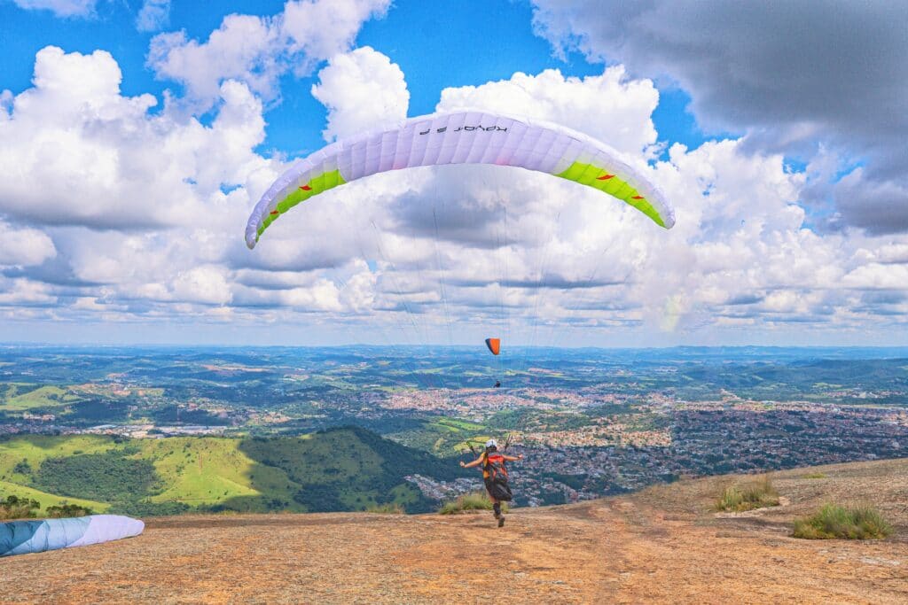 Paragliding © Pixabay 2021 / image: FabricioMacedoPhotos